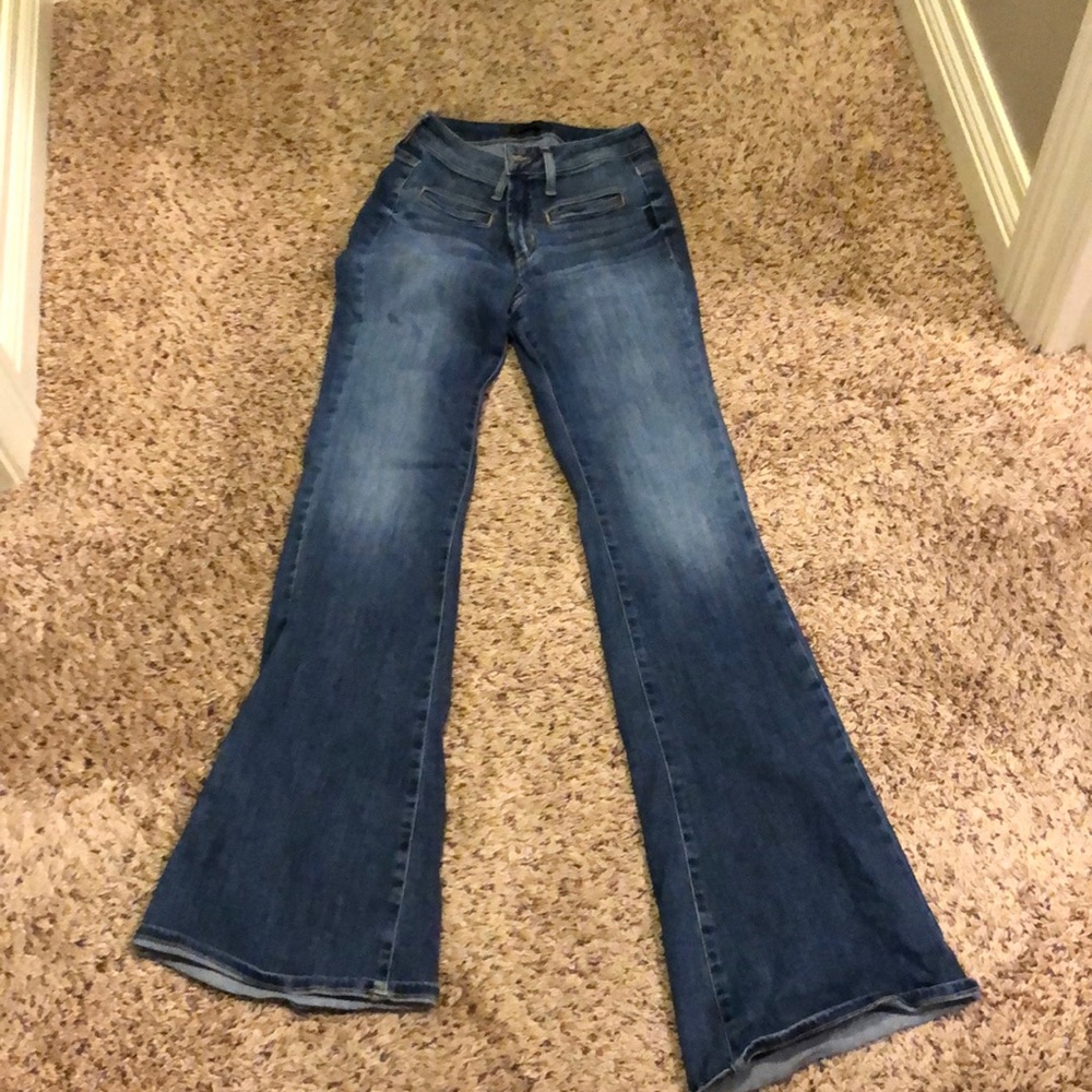 Silver Jeans Co Women’s  flared dark rinse jeans.  Waist 25 Length 35